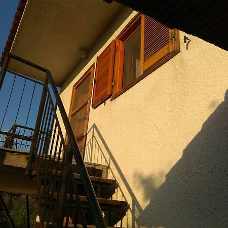 Mare Monte Kazaviti Mikros Prinos